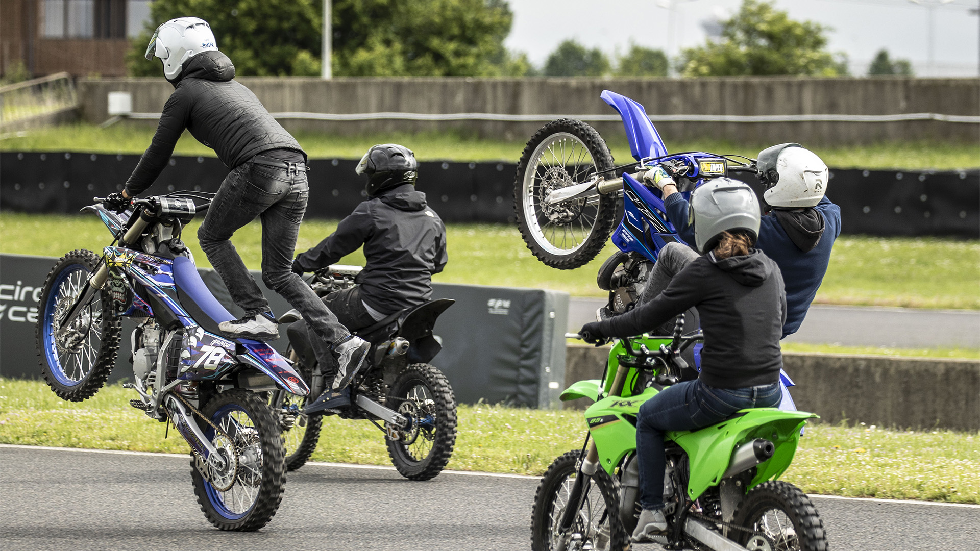 Session stunt / Cross-bitume de sos rodeo au circuit du bourbonnais